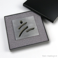 Geschenkverpackung Troph&auml;e - St&uuml;lpdeckelbox mit Schaumstoffeinlage