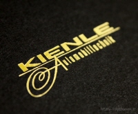 Goldpr&auml;gung auf Karton schwarz